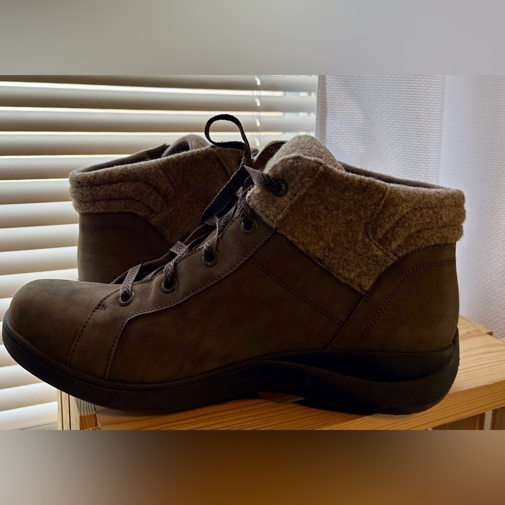 Aravon Waterproof Booties - Picture 4 of 11